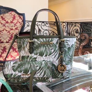 michael kors leaf purse